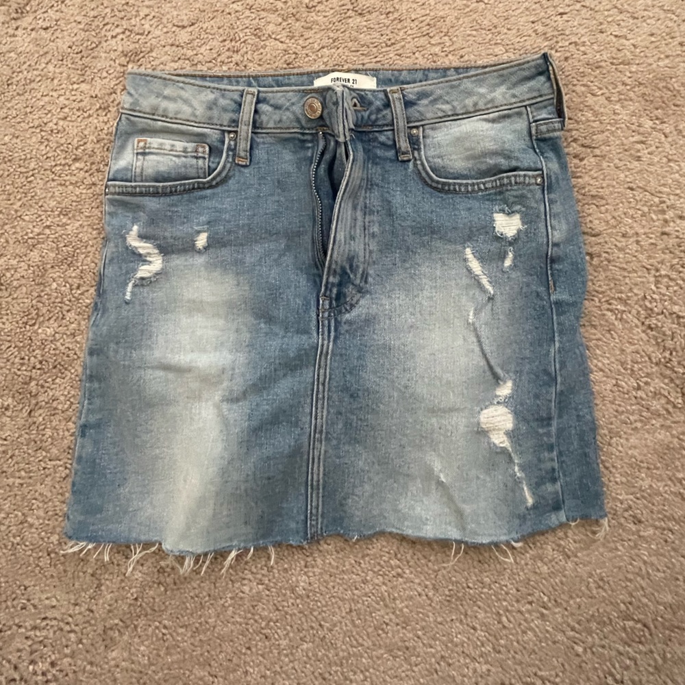 Forever 22 Size 25 Juniors. Light wash, distressed